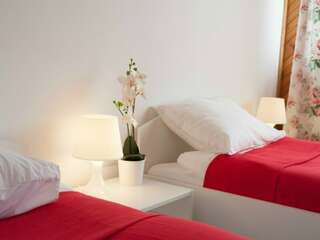 Гостиница Сказка Димитровград Двухместный номер с 2 отдельными кроватями и душем-1