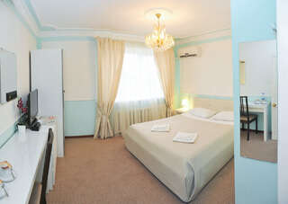 Гостиница Сказка Димитровград Улучшенный номер с кроватью размера «queen-size»-1